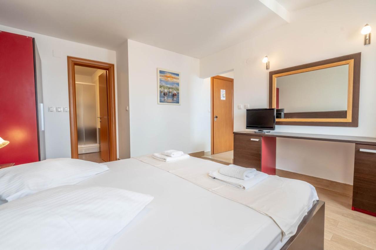 Hotel Pansion Epetium Stobreč Esterno foto
