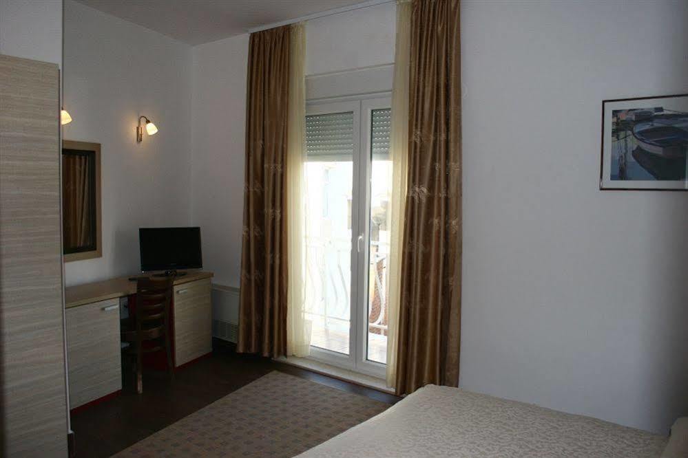 Hotel Pansion Epetium Stobreč Esterno foto