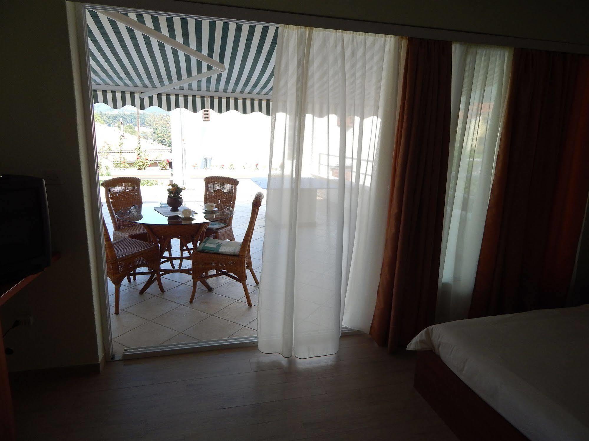 Hotel Pansion Epetium Stobreč Esterno foto