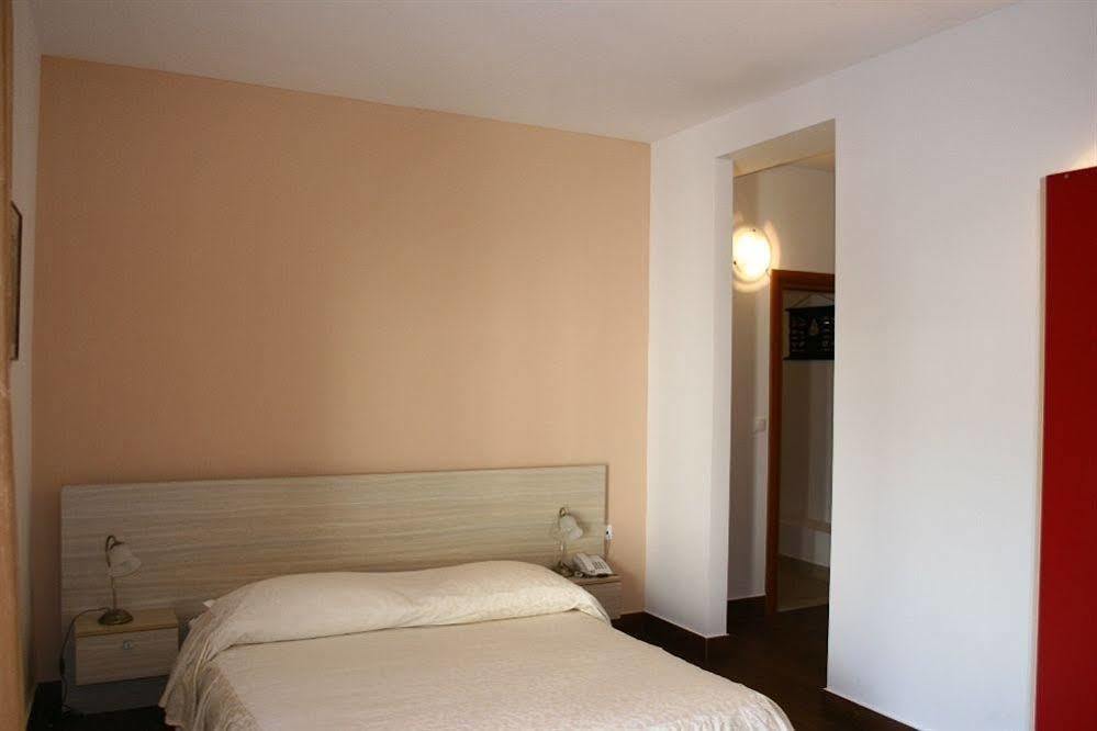 Hotel Pansion Epetium Stobreč Esterno foto